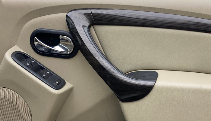 2015 Nissan Terrano XV D THP PREMIUM 110 PS, Diesel, Manual, 1,09,769 km, Driver Side Door Panels Control