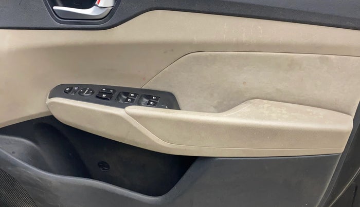 2018 Hyundai Verna 1.6 VTVT SX, Petrol, Manual, 75,371 km, Driver Side Door Panels Control