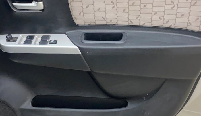 2016 Maruti Wagon R 1.0 VXI, Petrol, Manual, 48,606 km, Driver Side Door Panels Control
