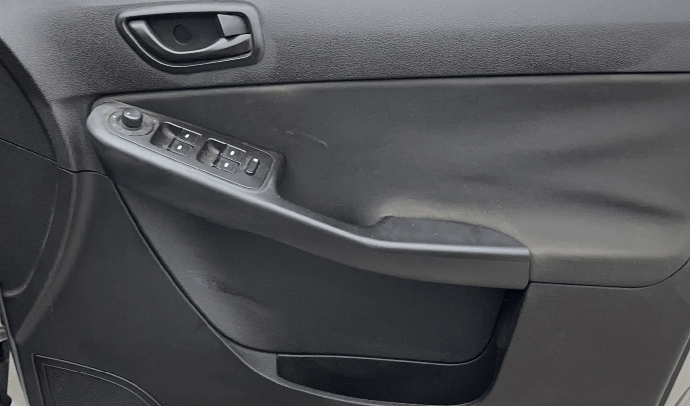 2014 Tata Zest XMS PETROL, Petrol, Manual, 69,402 km, Driver Side Door Panels Control