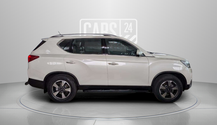 2019 Mahindra ALTURAS G4 4WD AT, Diesel, Automatic, 95,866 km, Right Side View