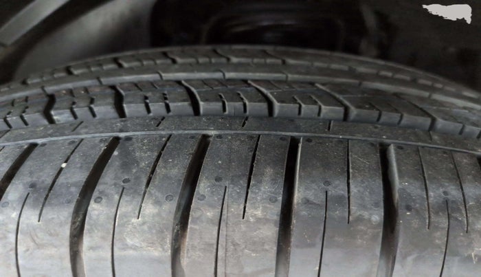 2019 Mahindra ALTURAS G4 4WD AT, Diesel, Automatic, 95,866 km, Right Front Tyre Tread