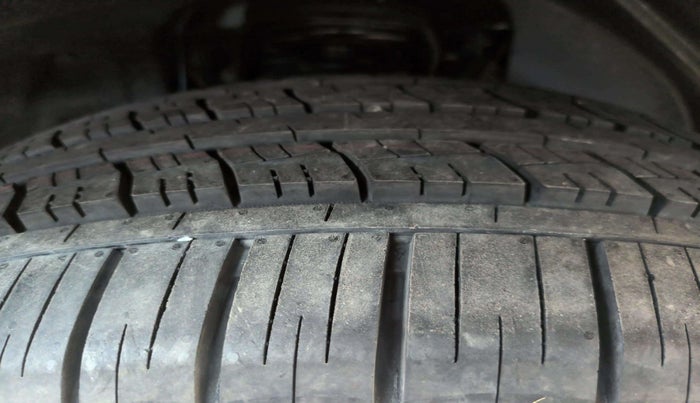 2019 Mahindra ALTURAS G4 4WD AT, Diesel, Automatic, 95,866 km, Right Rear Tyre Tread