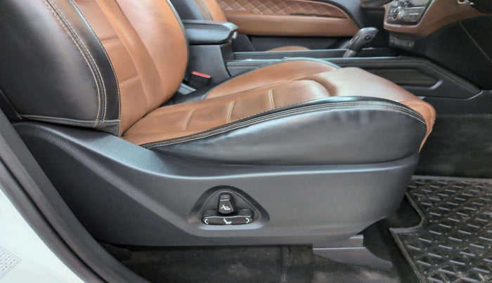 2019 Mahindra ALTURAS G4 4WD AT, Diesel, Automatic, 95,866 km, Driver Side Adjustment Panel