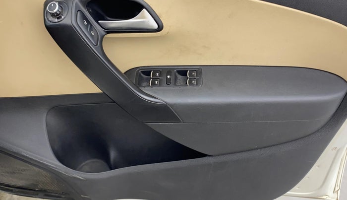 2016 Volkswagen Ameo HIGHLINE1.5L, Diesel, Manual, 1,12,892 km, Driver Side Door Panels Control