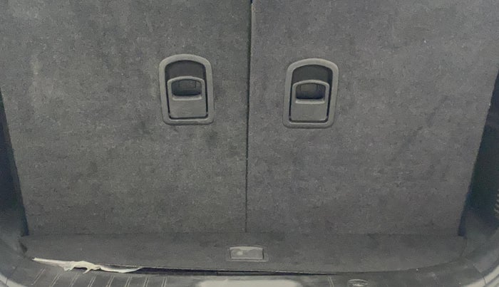 2020 Mahindra XUV500 W9, Diesel, Manual, 95,540 km, Boot Inside