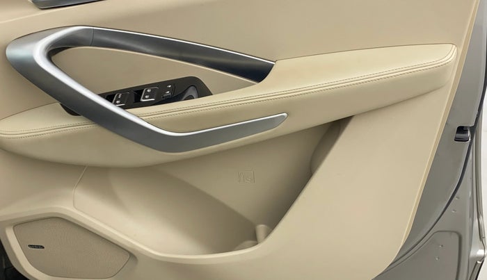 2022 MG HECTOR SHARP HYBRID 1.5 PETROL, Petrol, Manual, 18,701 km, Driver Side Door Panels Control