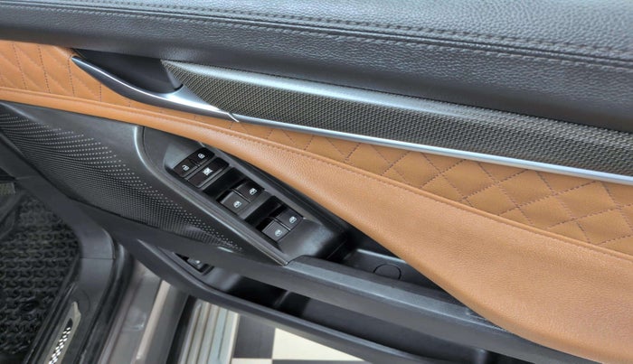 2023 MG GLOSTER SAVVY 6 STR 2.0 TWIN TURBO 4WD, Diesel, Automatic, 41,275 km, Driver Side Door Panels Control