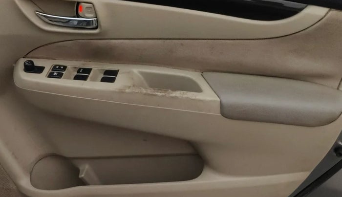 2016 Maruti Ciaz VXI+, Petrol, Manual, 1,24,512 km, Driver Side Door Panels Control