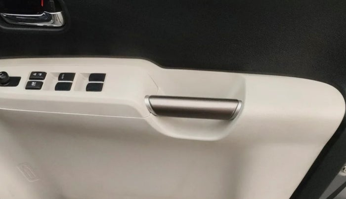 2017 Maruti IGNIS DELTA 1.2, Petrol, Manual, 19,207 km, Driver Side Door Panels Control