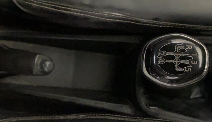 2021 Renault Kwid RXT 1.0 (O), Petrol, Manual, 33,094 km, Gear Lever