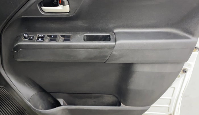 2020 Maruti New Wagon-R ZXI 1.2, Petrol, Manual, 38,425 km, Driver Side Door Panels Control