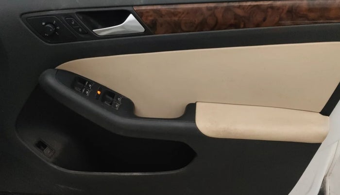 2014 Volkswagen Jetta COMFORTLINE TSI, Petrol, Manual, 1,11,587 km, Driver Side Door Panels Control