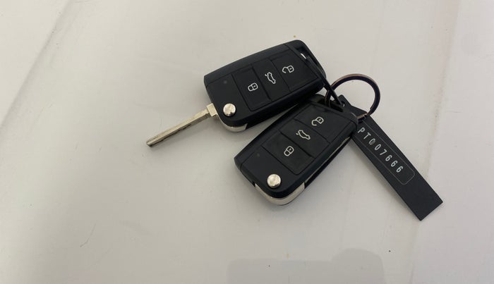 2022 Volkswagen TAIGUN COMFORTLINE 1.0 TSI MT, Petrol, Manual, 41,539 km, Key Close Up