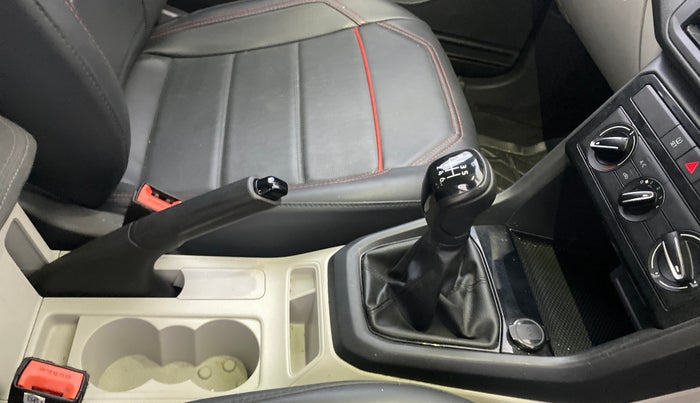 2022 Volkswagen TAIGUN COMFORTLINE 1.0 TSI MT, Petrol, Manual, 41,539 km, Gear Lever