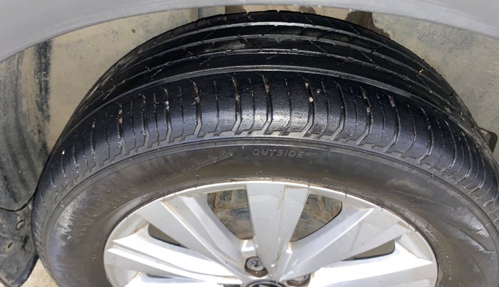 2022 Volkswagen TAIGUN COMFORTLINE 1.0 TSI MT, Petrol, Manual, 41,539 km, Right Rear Tyre Tread