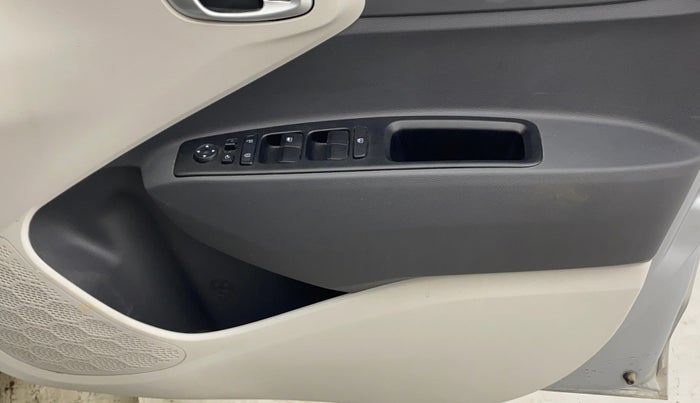 2023 Hyundai AURA SX PLUS 1.2 AMT, Petrol, Automatic, 20,216 km, Driver Side Door Panels Control