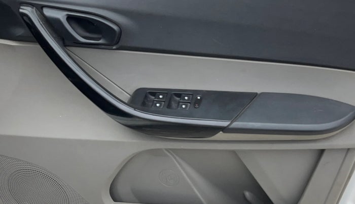2017 Tata Tiago XT PETROL, Petrol, Manual, 69,285 km, Driver Side Door Panels Control