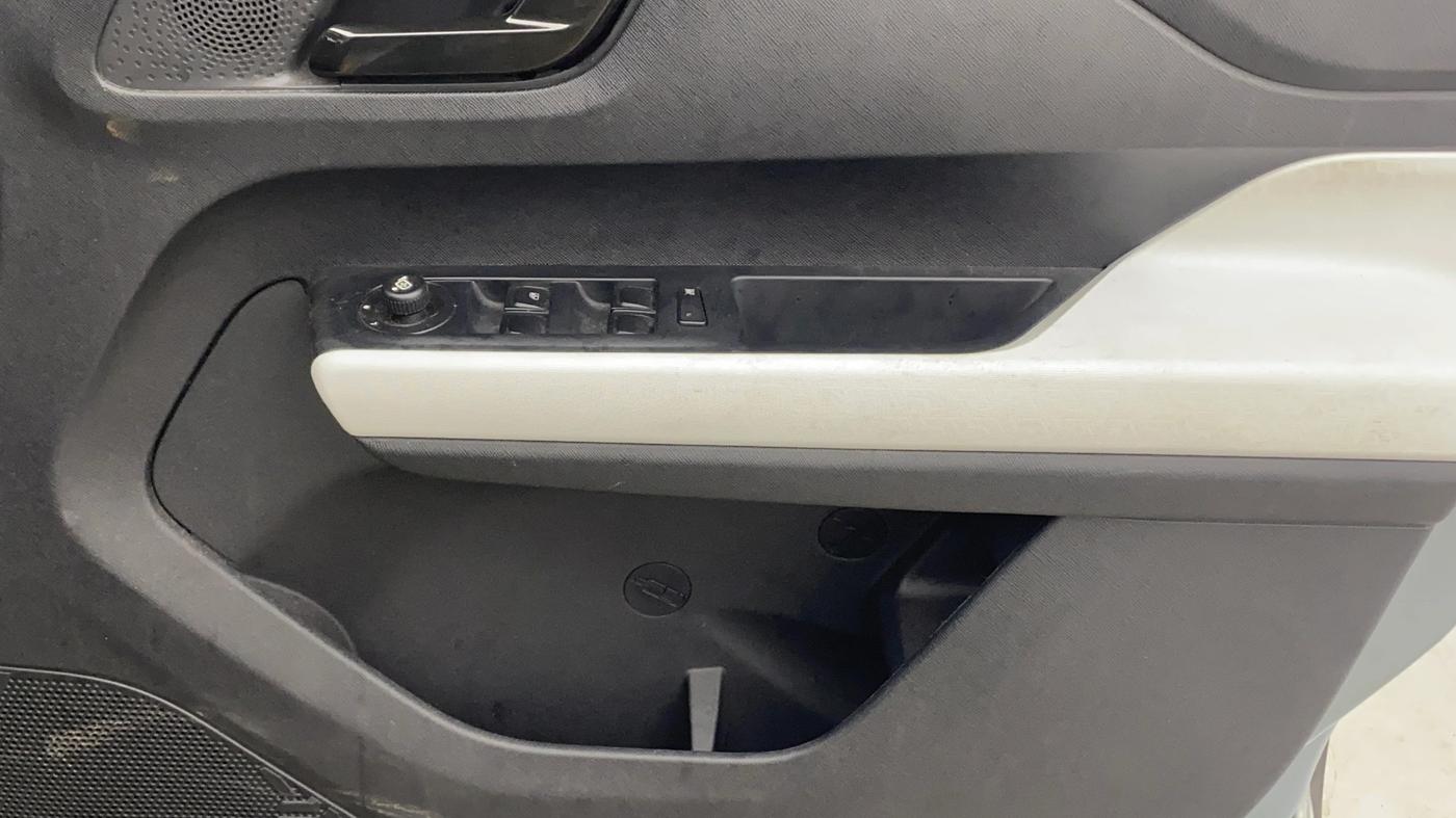 2024 Tata PUNCH Accomplished Dazzle Sunroof, Petrol, Manual, 27,374 km, Driver Side Door Panels Control