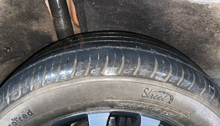 2020 Maruti Vitara Brezza VXI AT SHVS, Petrol, Automatic, 75,835 km, Right Rear Tyre Tread