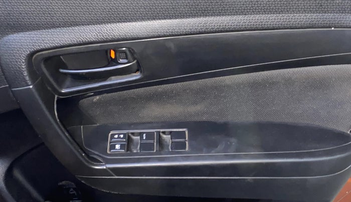 2020 Maruti Vitara Brezza VXI AT SHVS, Petrol, Automatic, 75,835 km, Driver Side Door Panels Control