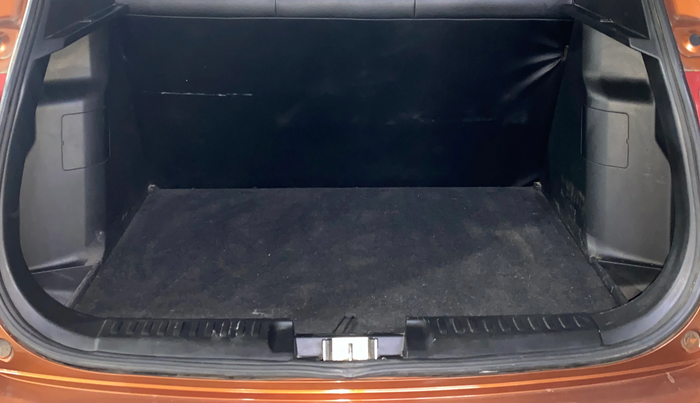 2020 Maruti Vitara Brezza VXI AT SHVS, Petrol, Automatic, 75,835 km, Boot Inside