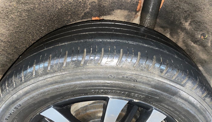 2020 Maruti Vitara Brezza VXI AT SHVS, Petrol, Automatic, 75,835 km, Left Rear Tyre Tread