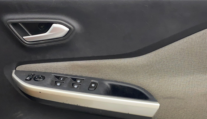 2021 Nissan MAGNITE XV MT, Petrol, Manual, 60,989 km, Driver Side Door Panels Control