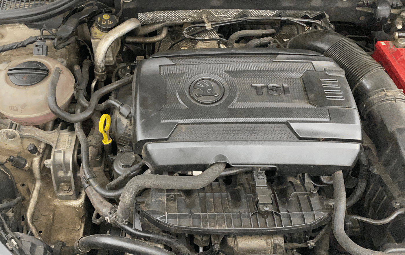 2015 Skoda Octavia ELEGANCE 1.8 TSI AT, Petrol, Automatic, 1,26,617 km, Engine View - Right