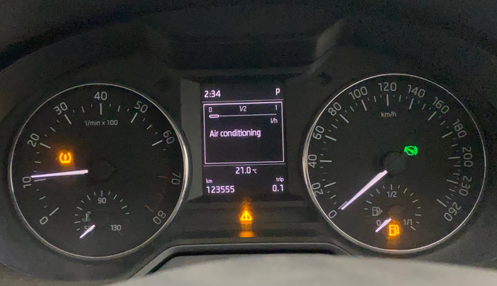 2015 Skoda Octavia ELEGANCE 1.8 TSI AT, Petrol, Automatic, 1,23,599 km, Odometer Image