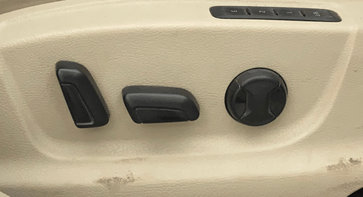 2015 Skoda Octavia ELEGANCE 1.8 TSI AT, Petrol, Automatic, 1,26,617 km, Driver Side Adjustment Panel