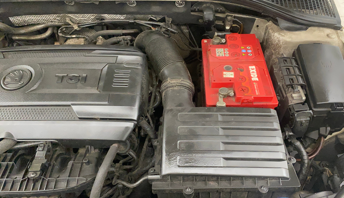 2015 Skoda Octavia ELEGANCE 1.8 TSI AT, Petrol, Automatic, 1,23,599 km, Engine View - Left