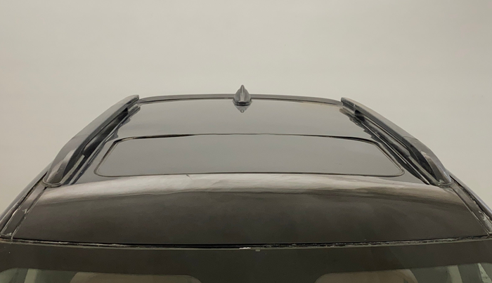 2021 Mahindra XUV300 W6 1.2 PETROL, Petrol, Manual, 31,263 km, Moonroof/ Sunroof