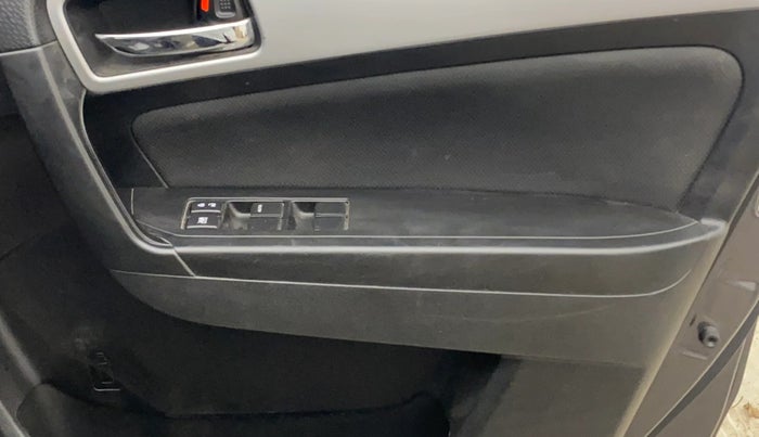 2020 Maruti Vitara Brezza ZXI PLUS DUAL TONE, Petrol, Manual, 1,22,984 km, Driver Side Door Panels Control