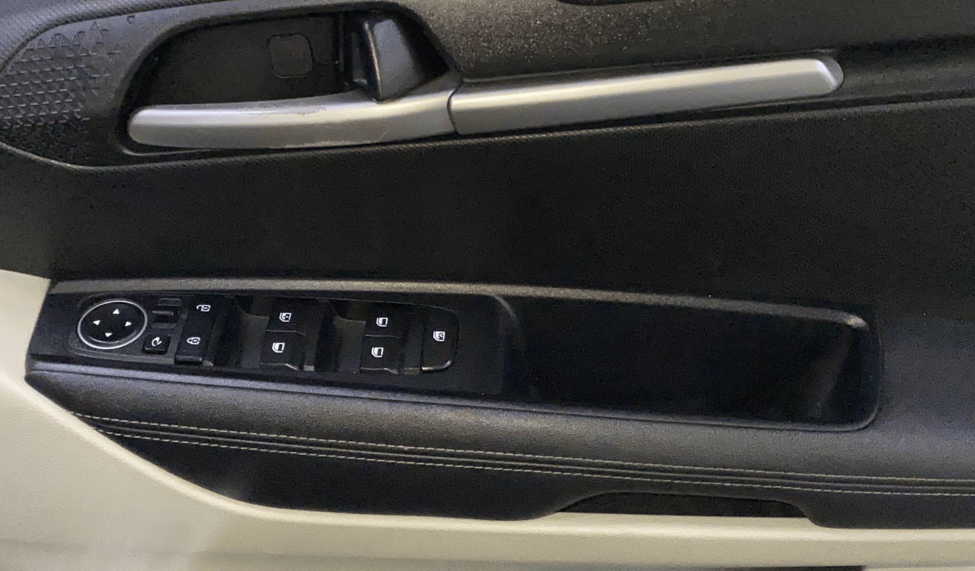 2022 KIA SONET HTX PLUS 1.0 IMT, Petrol, Manual, 65,768 km, Driver Side Door Panels Control