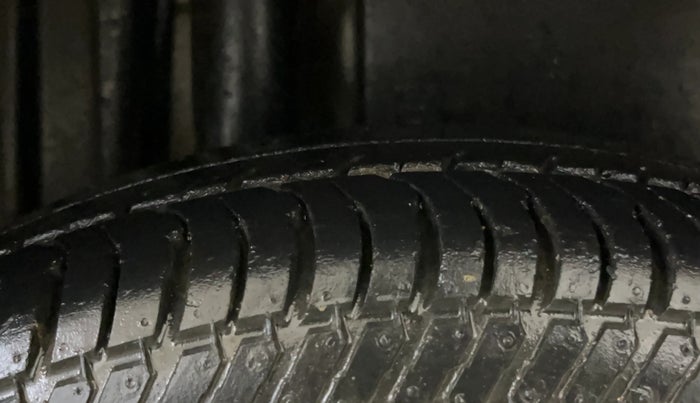 2015 Maruti Swift Dzire VXI, Petrol, Manual, 58,310 km, Right Rear Tyre Tread