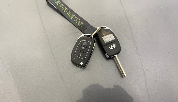 2016 Hyundai Verna 1.6 VTVT SX, Petrol, Manual, 39,219 km, Key Close Up