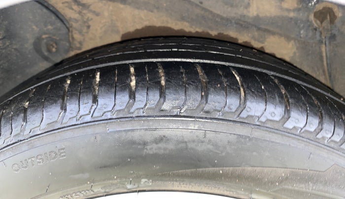 2016 Hyundai Verna 1.6 VTVT SX, Petrol, Manual, 39,219 km, Right Rear Tyre Tread