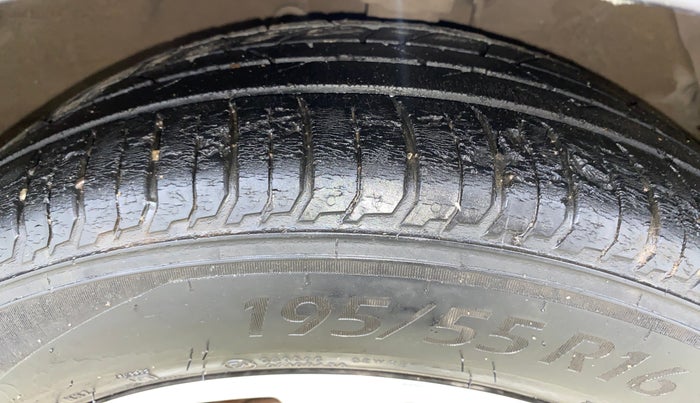 2016 Hyundai Verna 1.6 VTVT SX, Petrol, Manual, 39,219 km, Right Front Tyre Tread