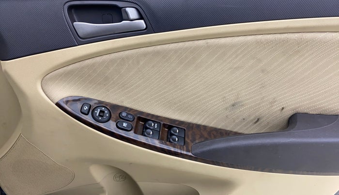 2016 Hyundai Verna 1.6 VTVT SX, Petrol, Manual, 39,219 km, Driver Side Door Panels Control