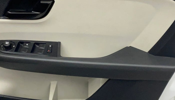 2022 Tata ALTROZ XM PLUS PETROL, Petrol, Manual, 79,466 km, Driver Side Door Panels Control