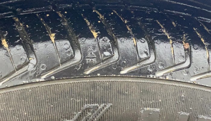 2014 Hyundai i10 MAGNA 1.1, CNG, Manual, 91,506 km, Right Front Tyre Tread