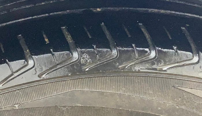 2014 Hyundai i10 MAGNA 1.1, CNG, Manual, 91,506 km, Left Rear Tyre Tread