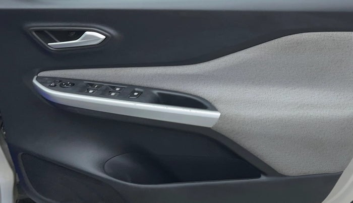 2021 Nissan MAGNITE XL, Petrol, Manual, 33,742 km, Driver Side Door Panels Control