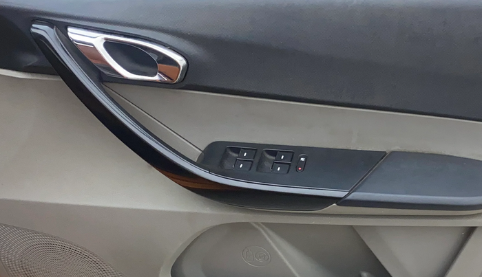 2019 Tata Tiago XZ PLUS PETROL, Petrol, Manual, 71,604 km, Driver Side Door Panels Control