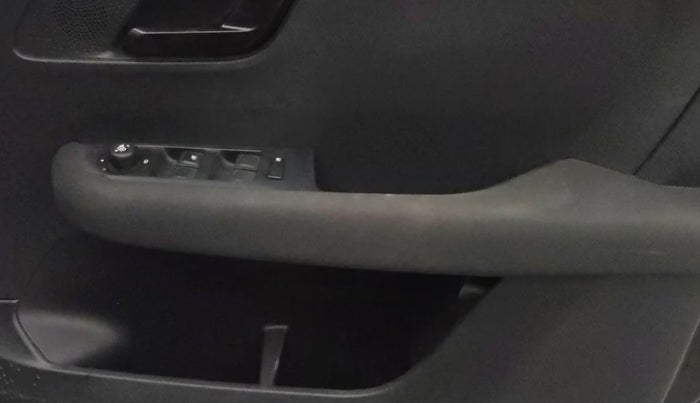 2023 Tata ALTROZ XZA PLUS DARK EDTION, Petrol, Automatic, 20,235 km, Driver Side Door Panels Control