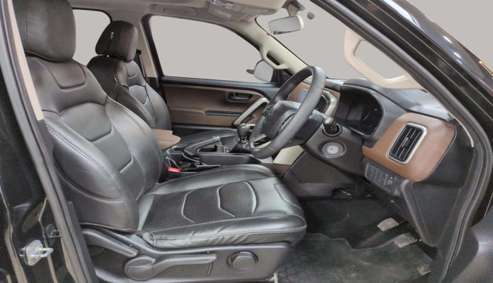 2024 Mahindra SCORPIO-N Z6 DIESEL MT 2WD 7 STR, Diesel, Manual, 14,199 km, Right Side Front Door Cabin