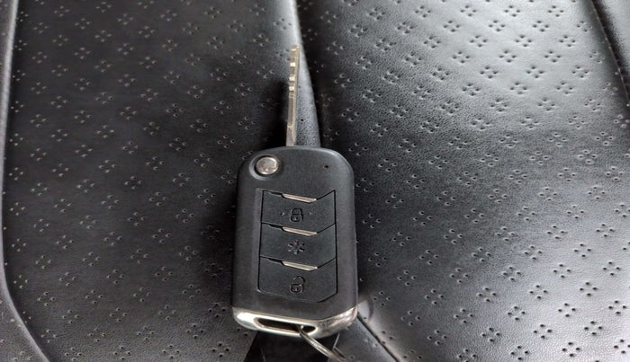 2024 Mahindra SCORPIO-N Z6 DIESEL MT 2WD 7 STR, Diesel, Manual, 14,199 km, Key Close Up