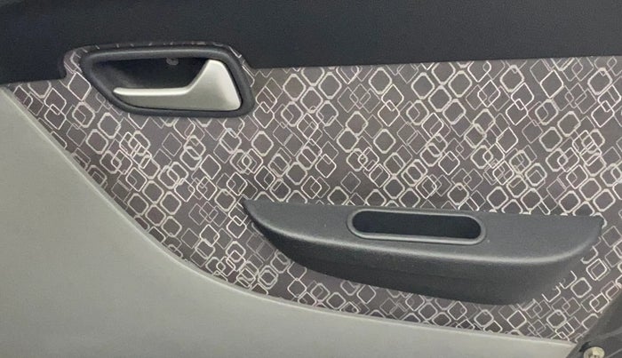 2016 Maruti Alto 800 LXI, Petrol, Manual, 35,640 km, Driver Side Door Panels Control