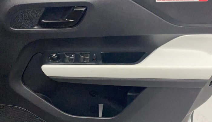 2022 Tata PUNCH ACCOMPLISHED AMT, Petrol, Automatic, 21,907 km, Driver Side Door Panels Control